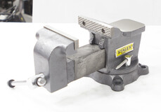 Тиски слесарные 