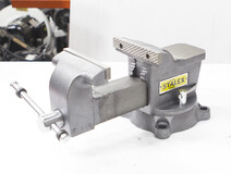 Тиски слесарные 