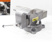 Тиски слесарные 