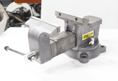 Тиски слесарные 