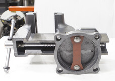 Тиски слесарные 